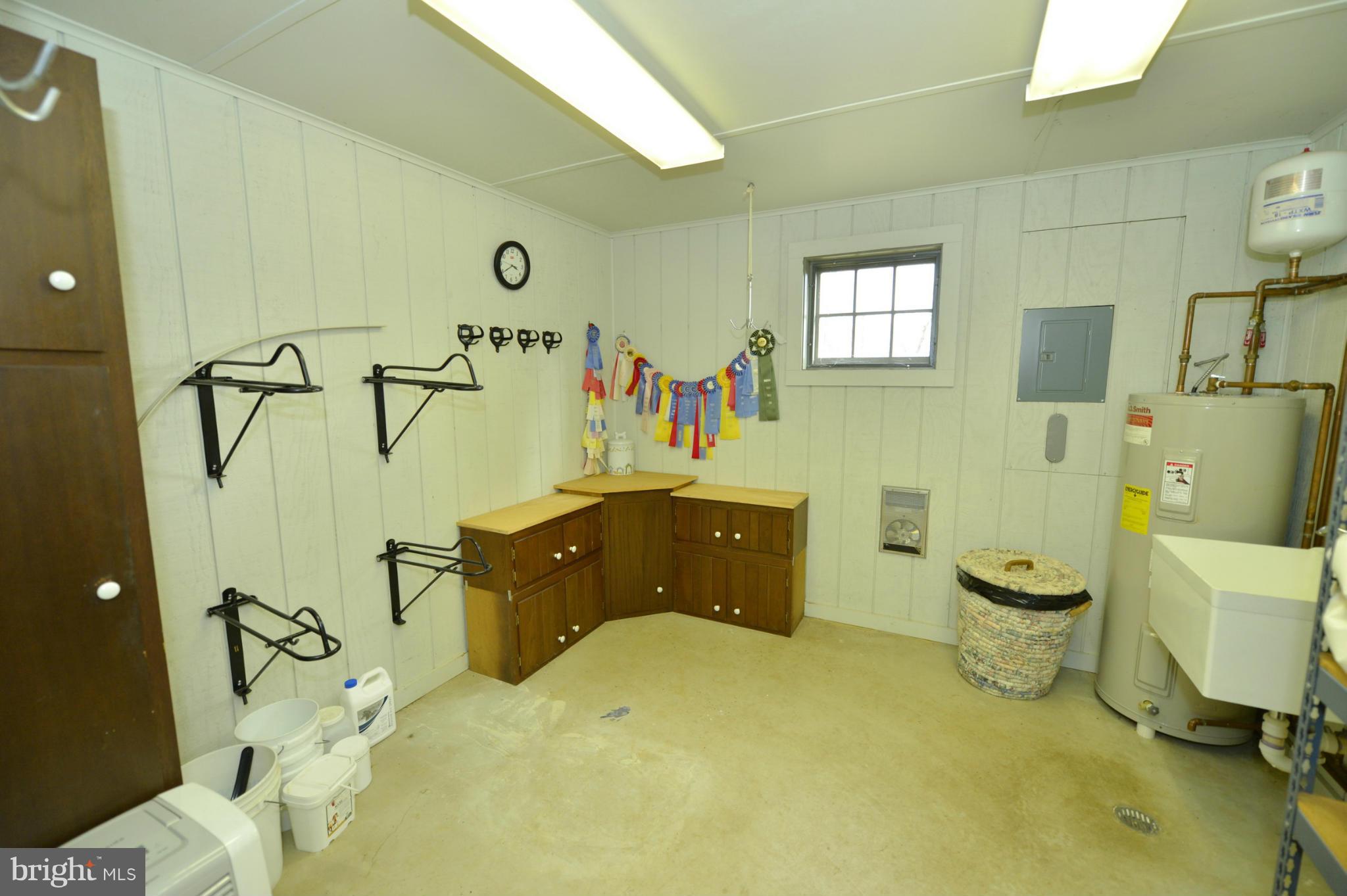 19075 Ebenezer Church Road Round Hill, VA 20141 - Photo 26 of 30 TACK ROOM WITH HOT WATER
