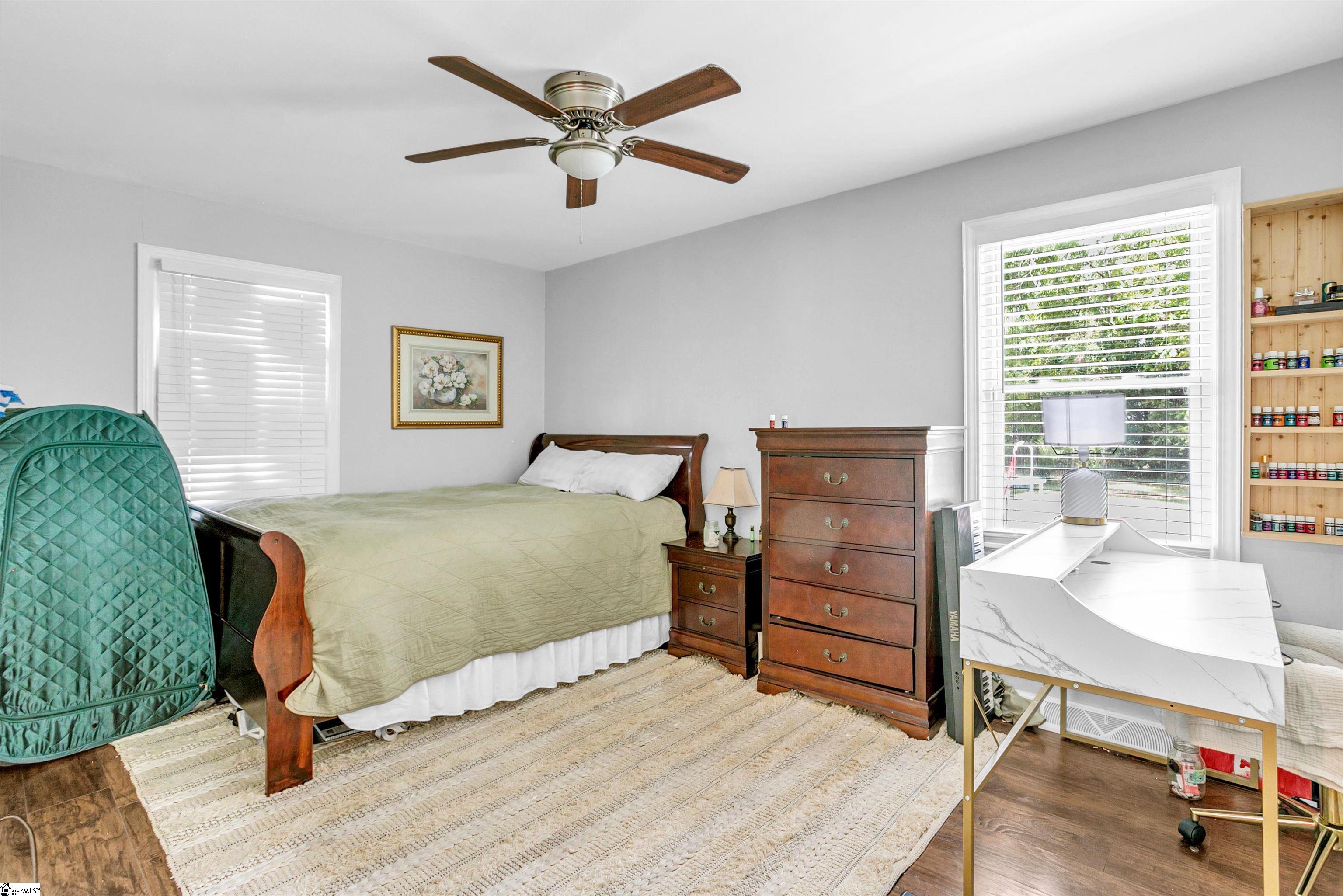 613 East Florida Street Clinton, SC 29325 - Photo 11 of 29