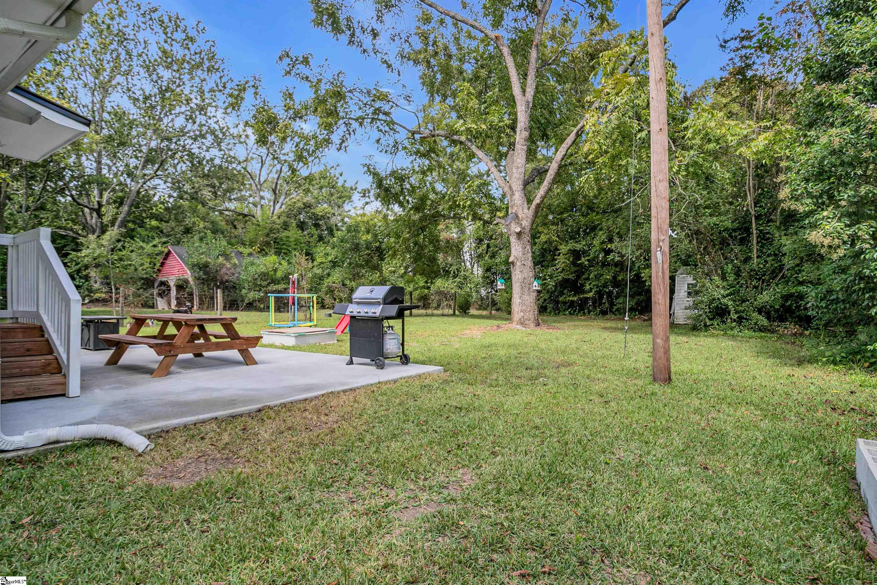 613 East Florida Street Clinton, SC 29325 - Photo 15 of 29