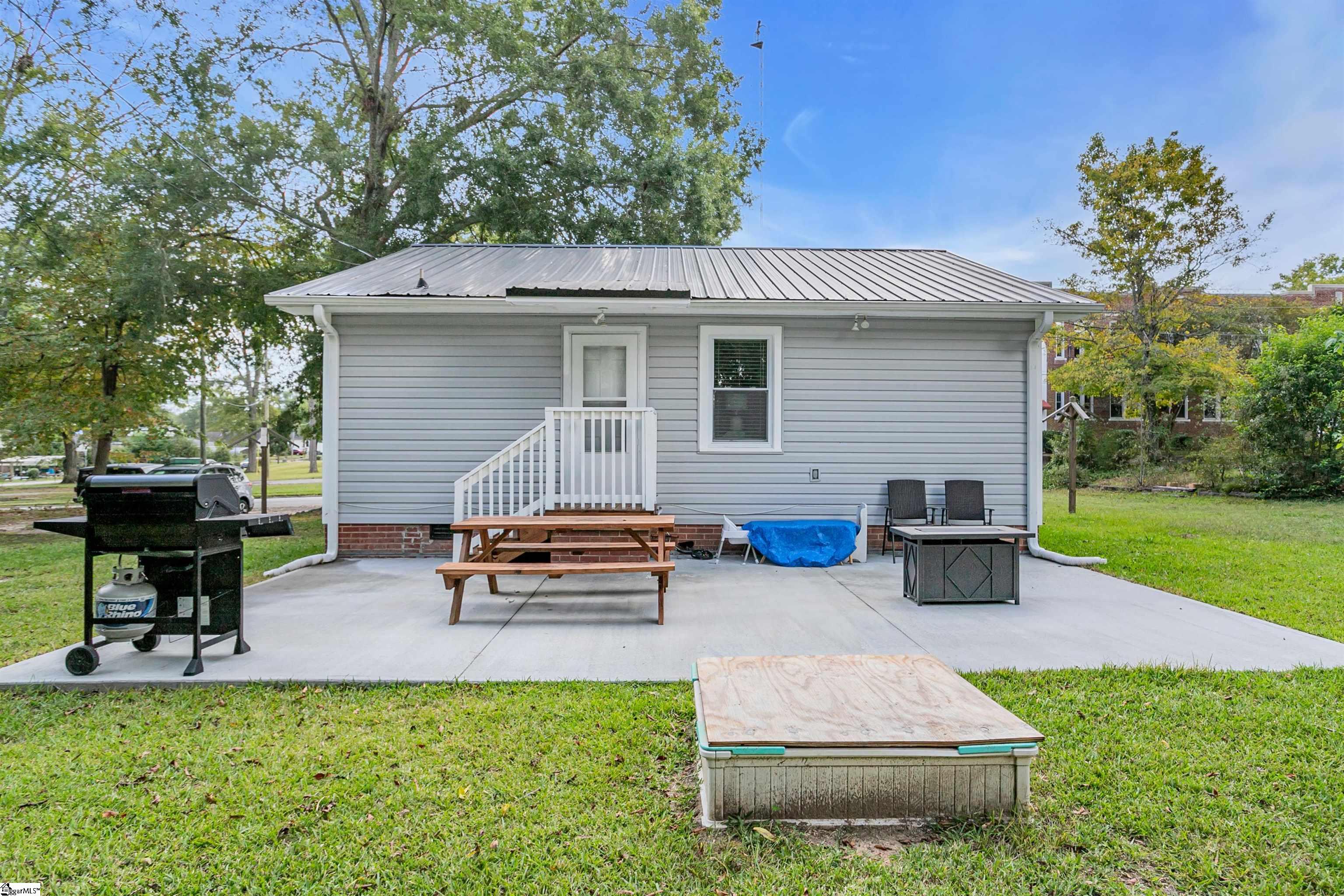 613 East Florida Street Clinton, SC 29325 - Photo 18 of 29