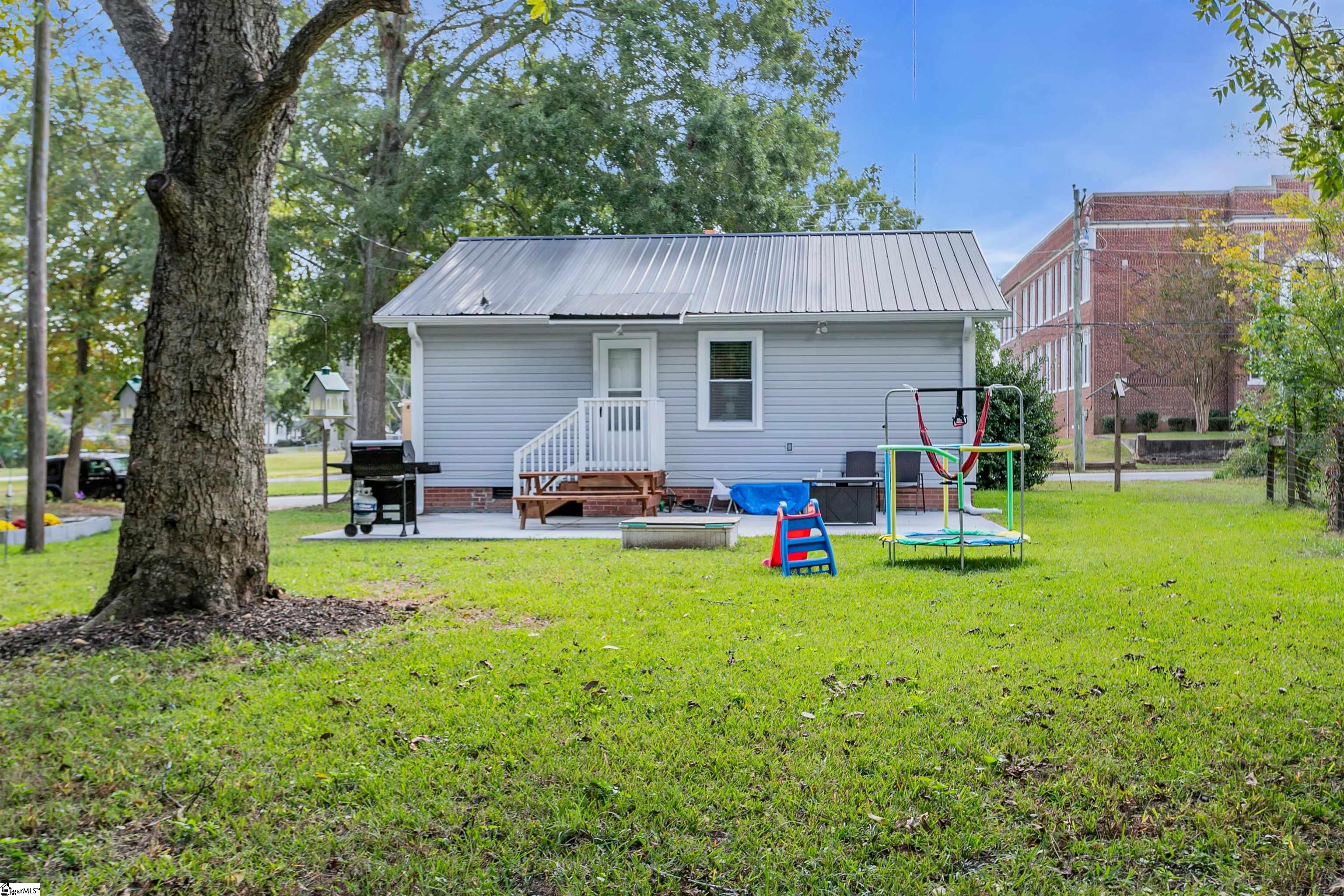 613 East Florida Street Clinton, SC 29325 - Photo 20 of 29