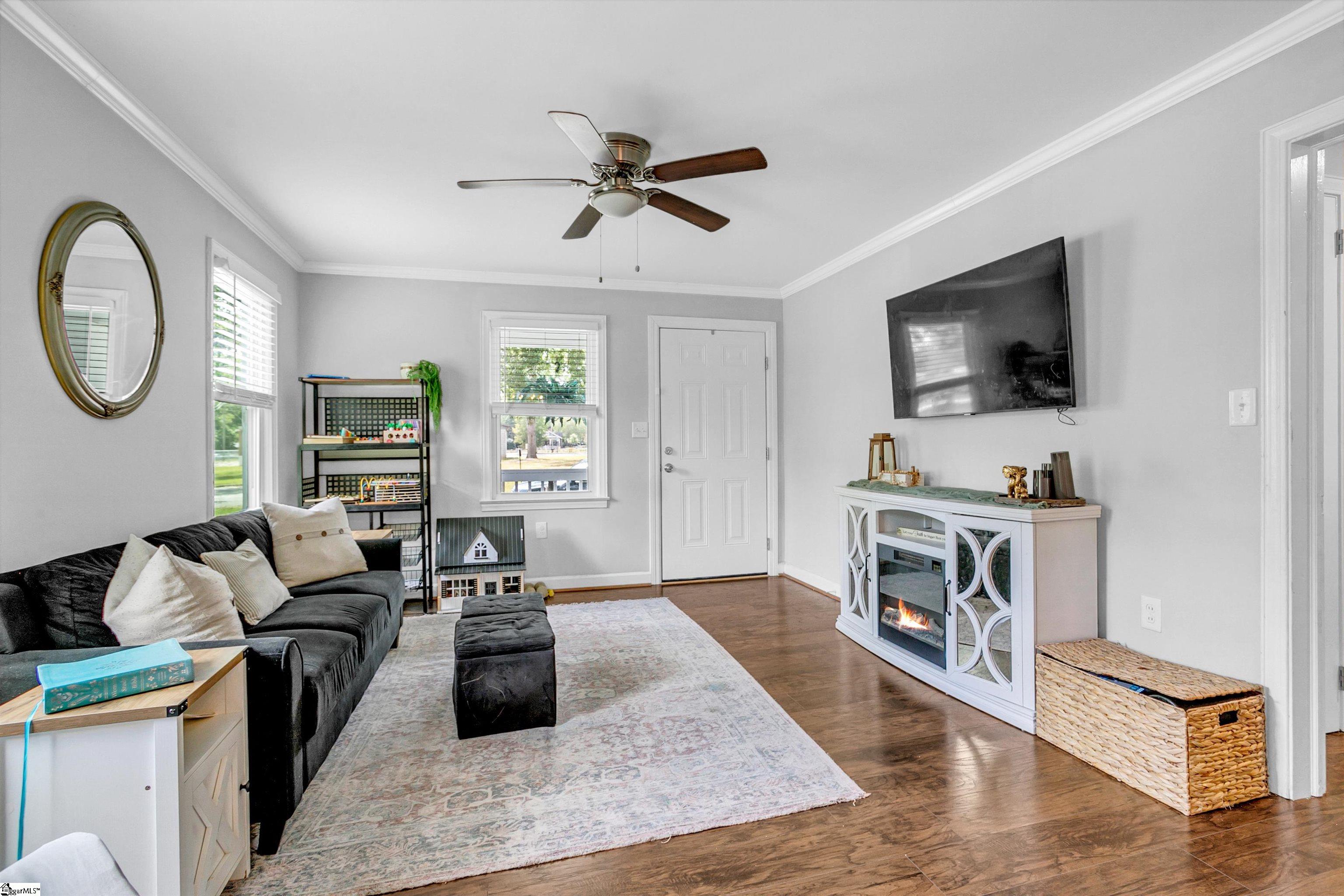 613 East Florida Street Clinton, SC 29325 - Photo 4 of 29