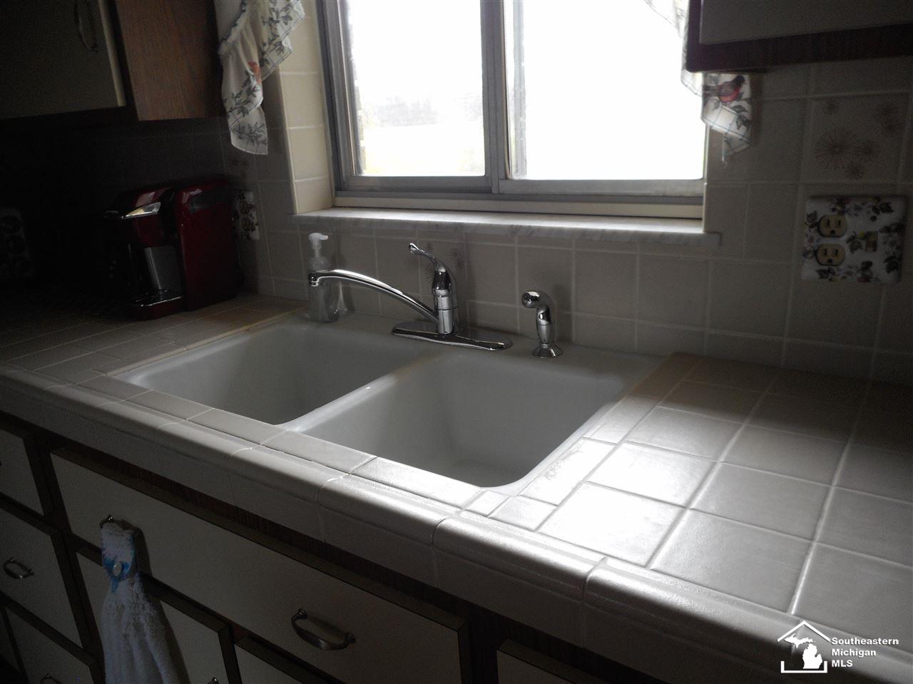 26855 Pennsylvania Road Romulus, MI 48174 - Photo 15 of 35 31317264-14.JPG