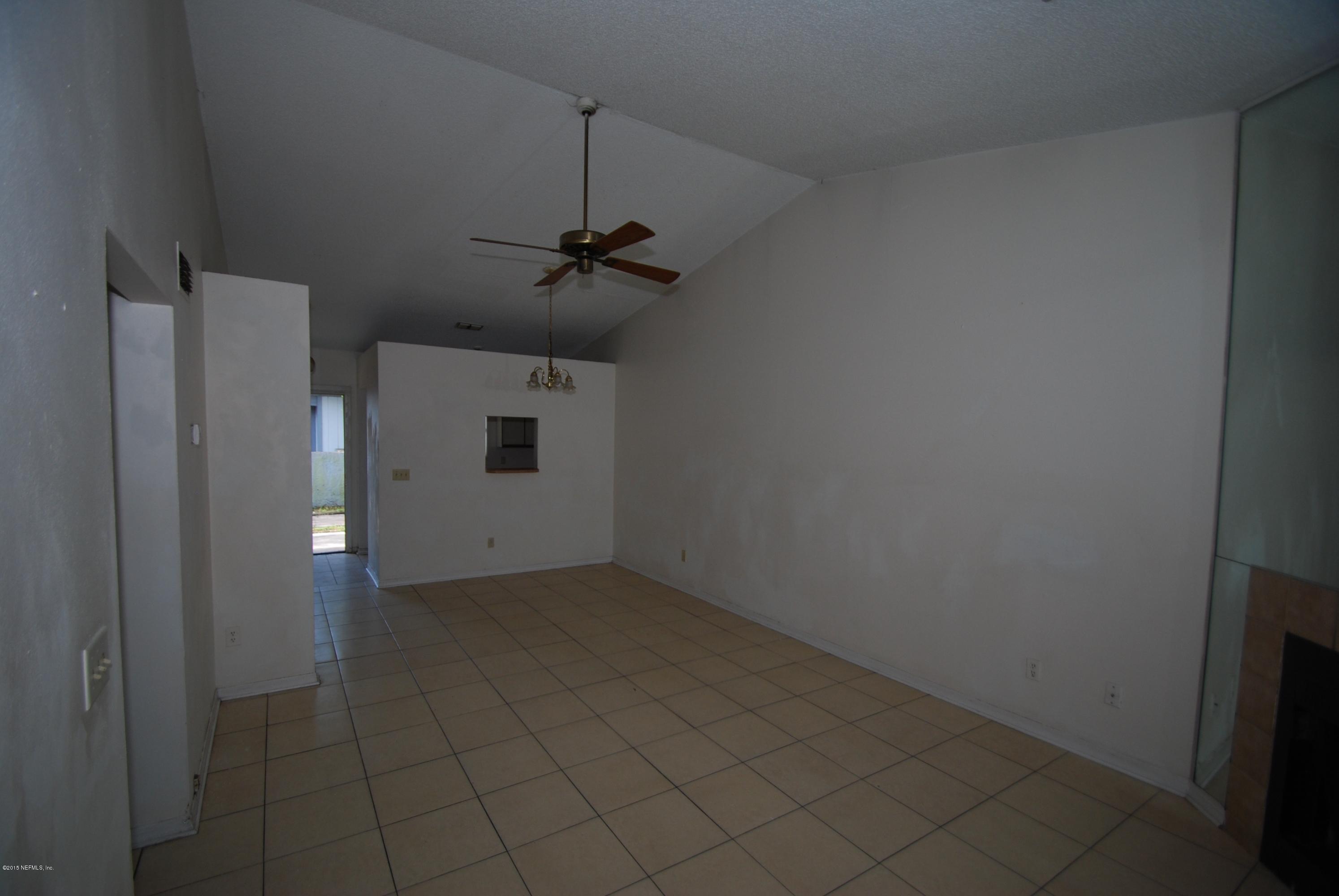 5138 Ricker Road Jacksonville, FL 32210 - Photo 7 of 10 Living Room & Dining Area with Bar Sink