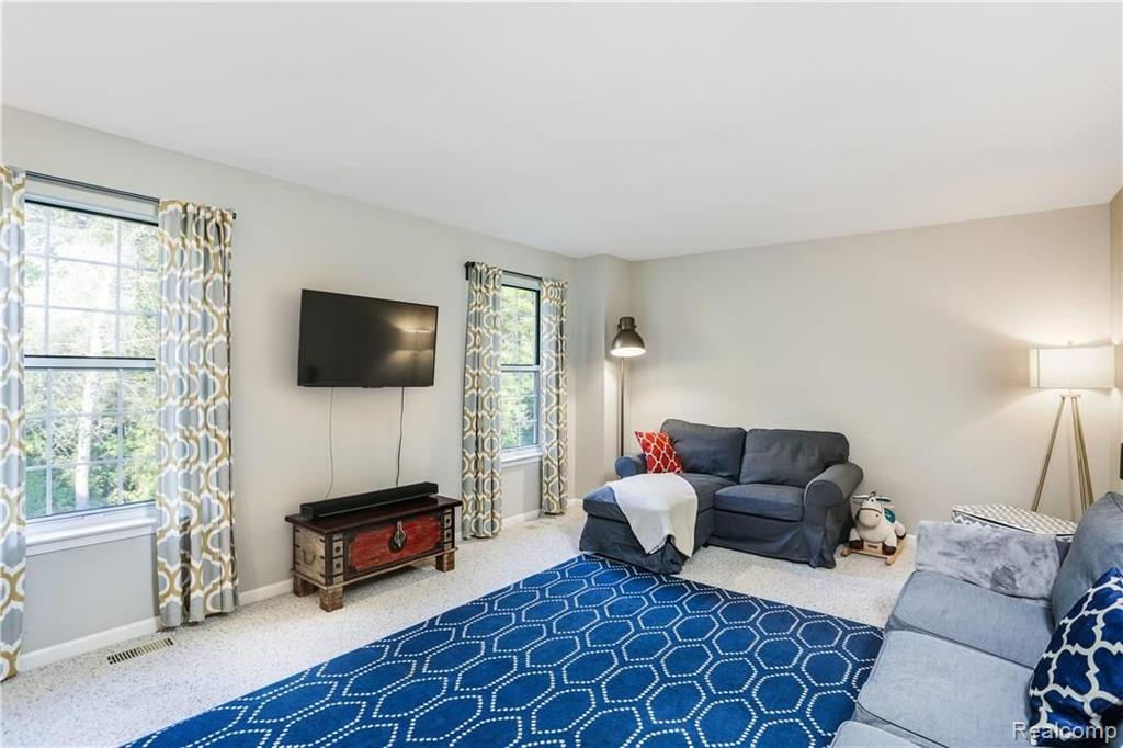 403 Whitney Drive Rochester Hills, MI 48307 - Photo 4 of 25