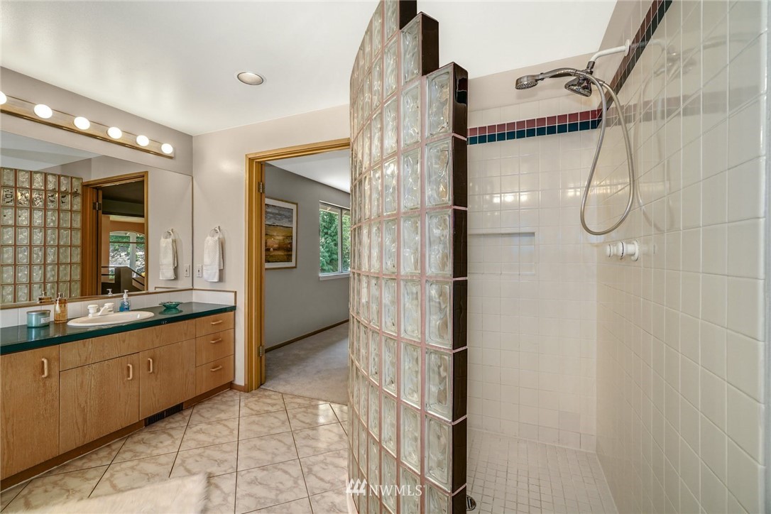 16130 Valhalla Drive Bothell, WA 98011 - Photo 20 of 40 Gallery Image 20