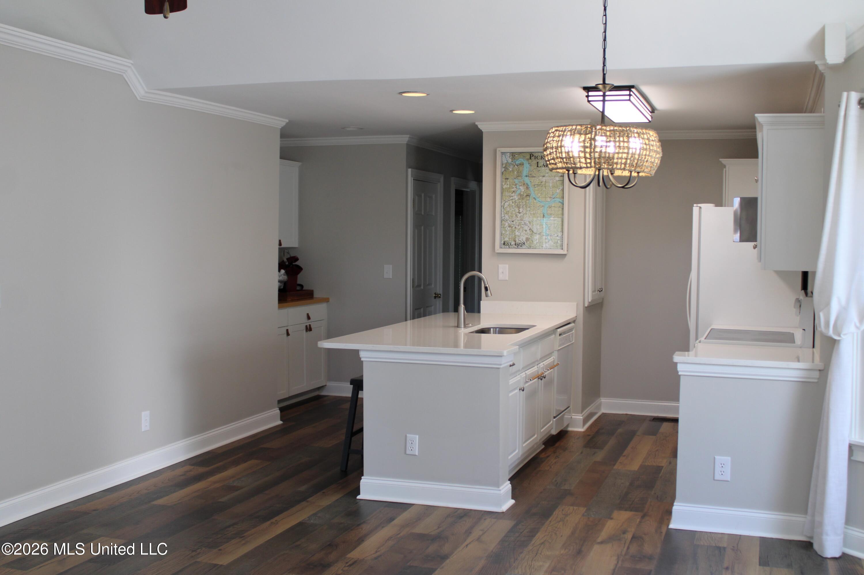 13 Brett Bluff Iuka, MS 38852 - Photo 5 of 30 Ktichen with Snack Bar and Coffee Bar