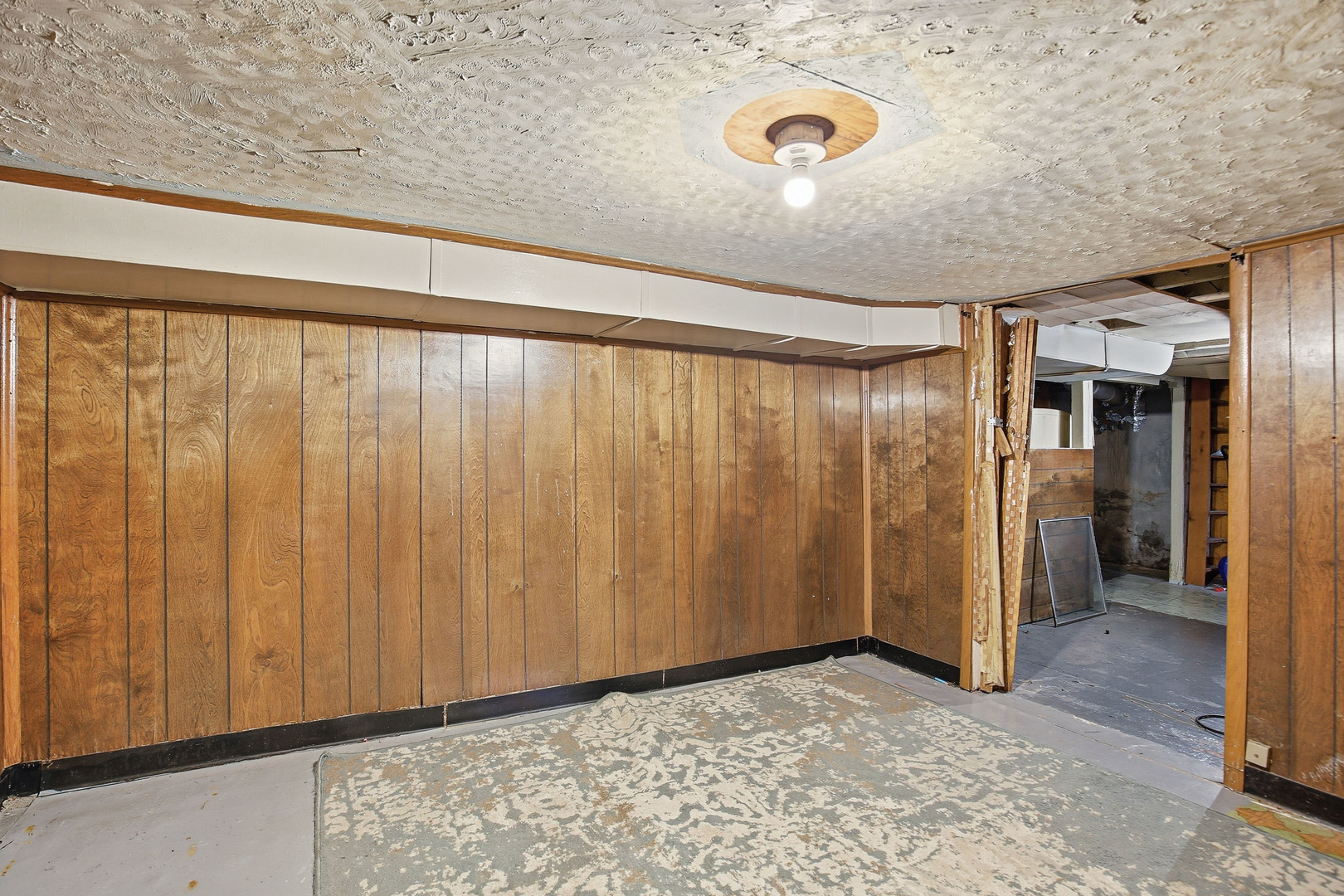 2115 West 4th Street Davenport, IA 52802 - Photo 22 of 24 a view of an empty room