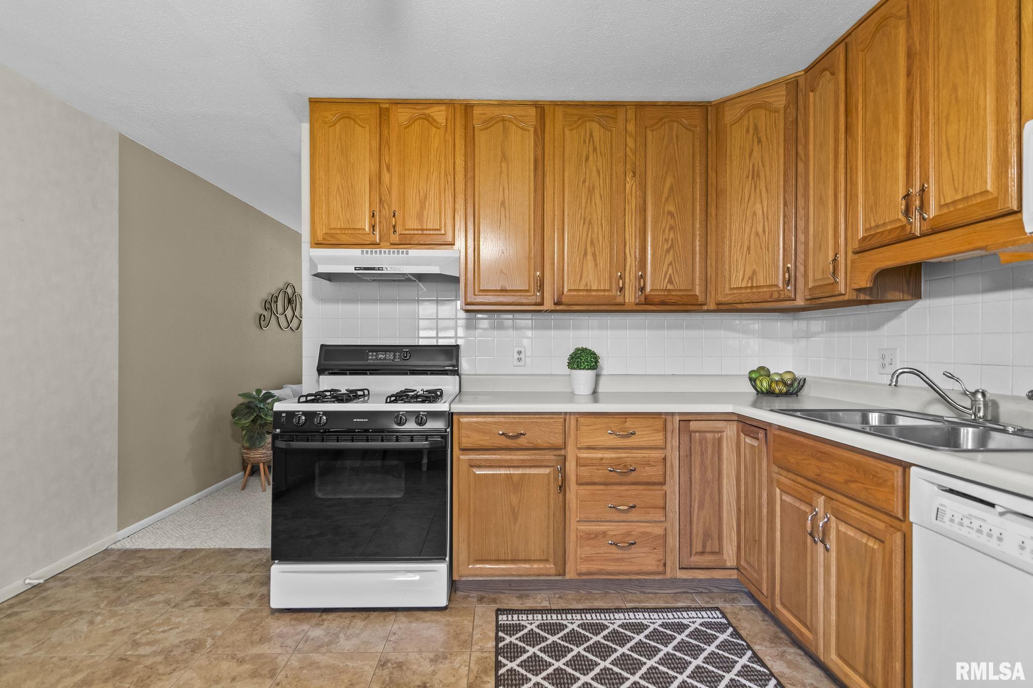 49 Westminster Road Chatham, IL 62629 - Photo 11 of 31