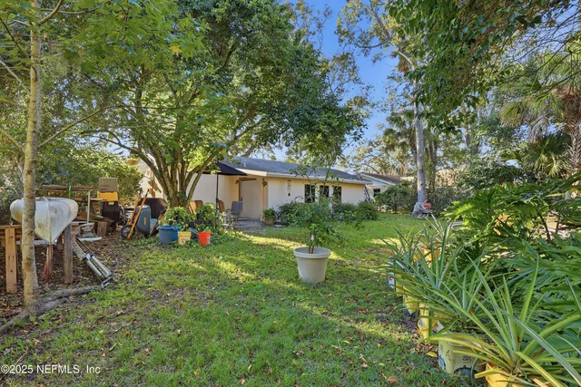 a view of a house with backyard and sitting area