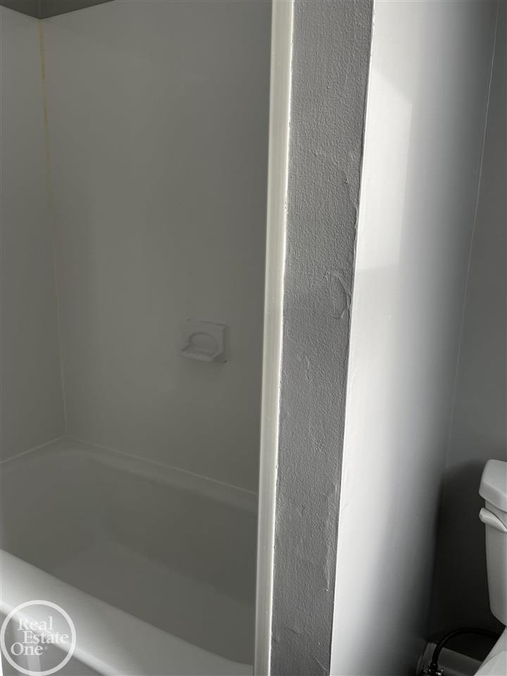8144 Harding Center Line, MI 48015 - Photo 29 of 56 Gallery Image 29