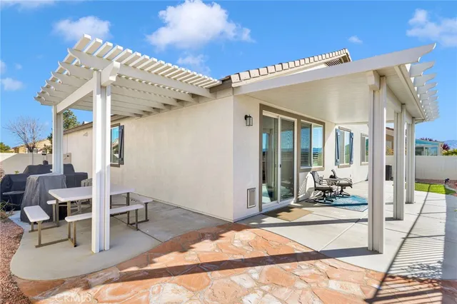 a view of a house with backyard and a garden