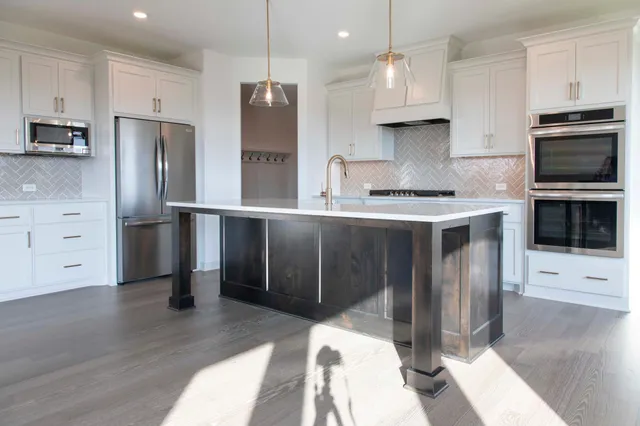 $934,565 | 11158 Kingsview Lane North, Dayton, MN 55369