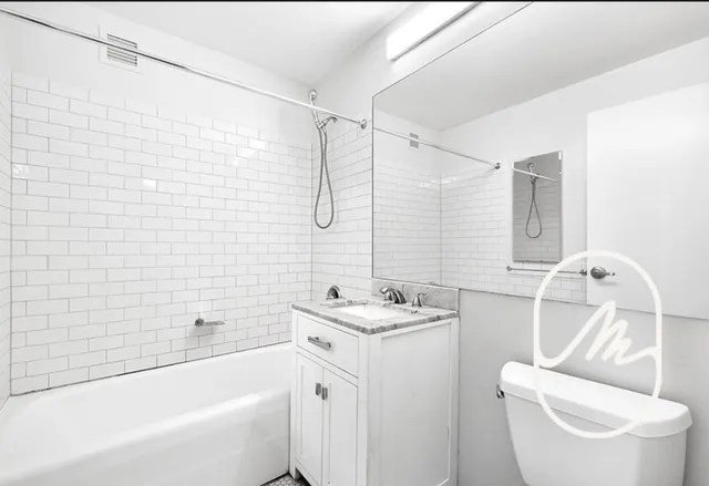 $4,100 | 15 Park Row, Unit 5N | Financial District