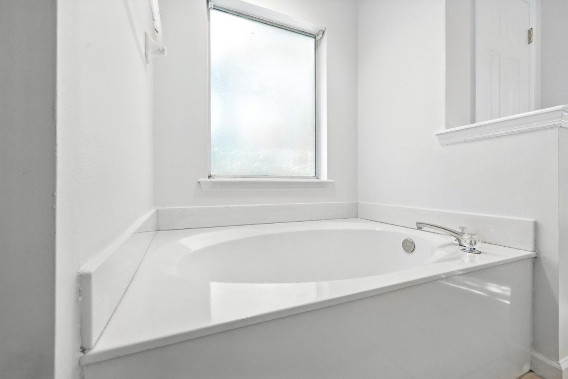 86168 Remsenburg Drive Fernandina Beach, FL 32034 - Photo 31 of 68 a white bath tub sitting next to a window