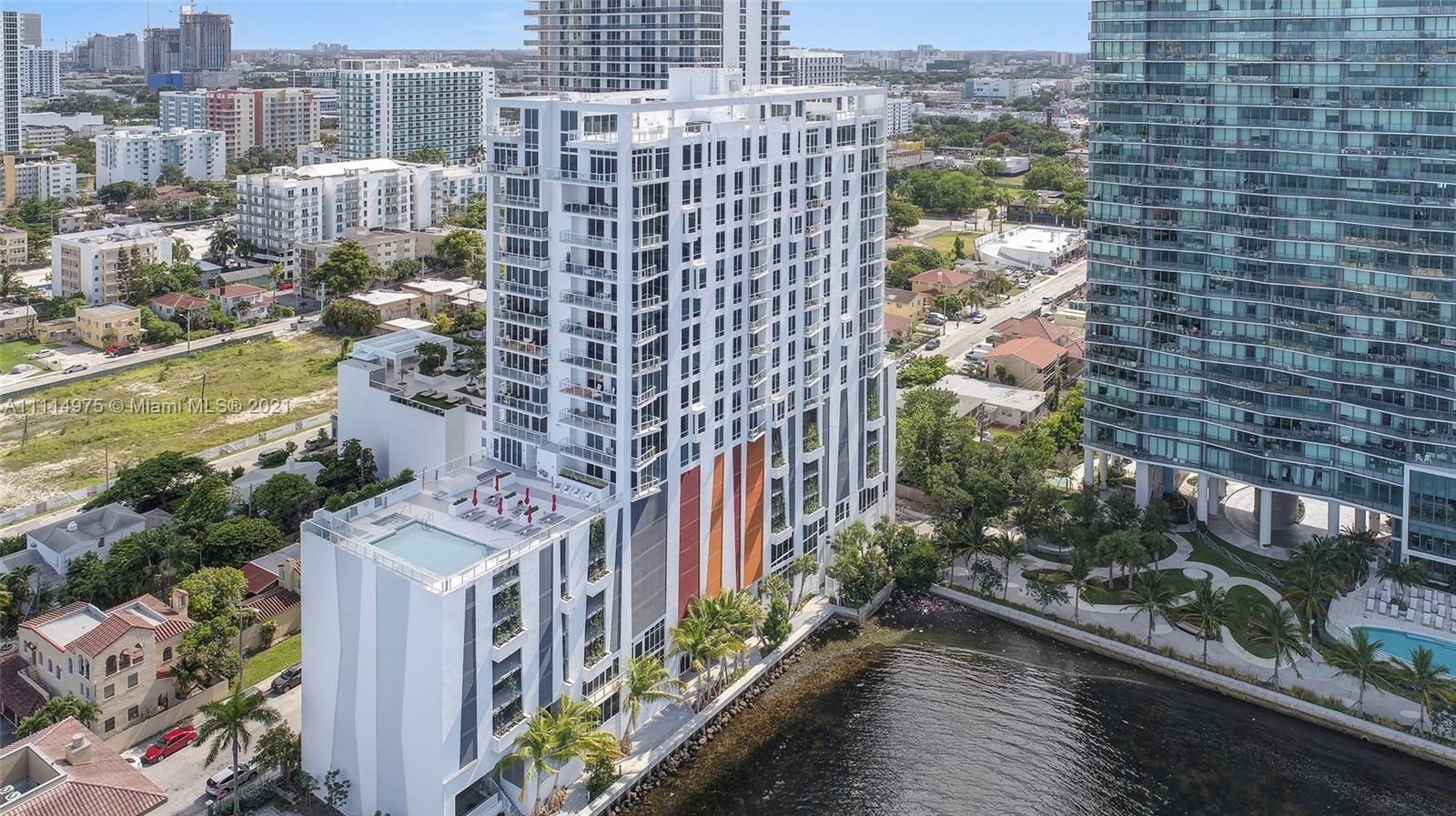 601 Northeast 27th Street, Unit 1604 Miami, FL 33137 - Photo 31 of 47 a balcony with city view