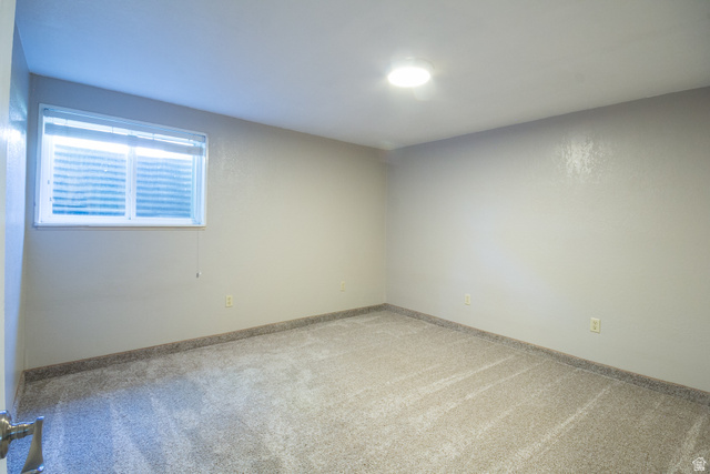 634 South 2100th Street West Vernal, UT 84078 - Photo 45 of 71 Neutral-toned room featuring a single window with horizontal blinds, light beige walls, and wall-to-wall carpeting
