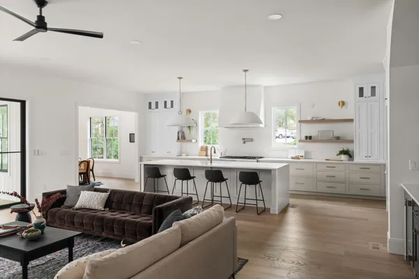 $3,200,000 | 706 Brook Hollow Road, Nashville, TN 37205