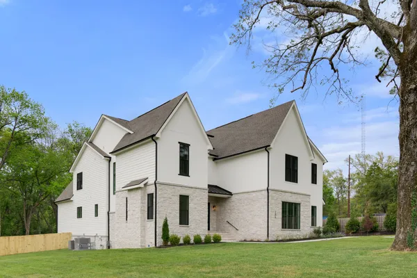 $3,200,000 | 706 Brook Hollow Road, Nashville, TN 37205