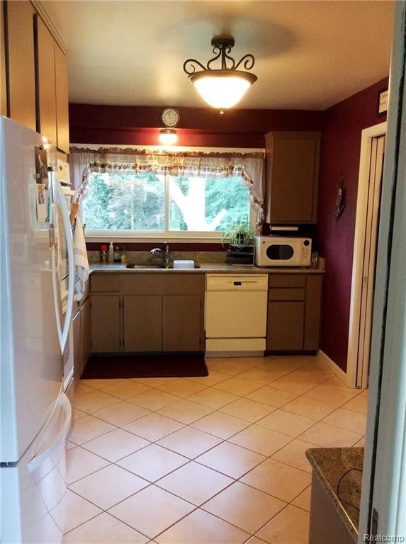 28369 Westerleigh Road Farmington Hills, MI 48334 - Photo 7 of 16