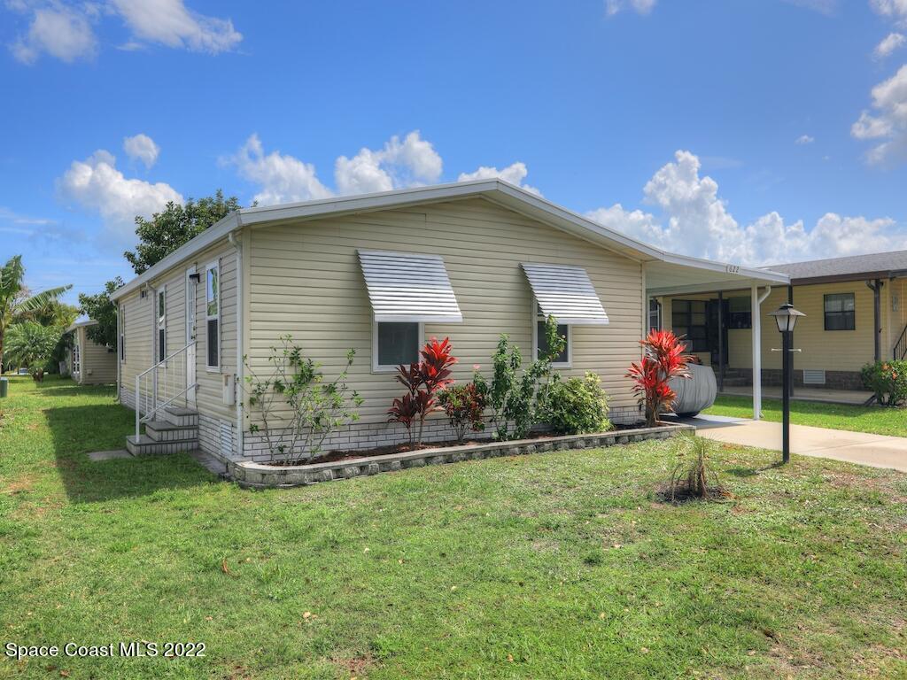 622 Wedelia Drive Sebastian, FL 32976 - Photo 3 of 29 a front view of house with yard
