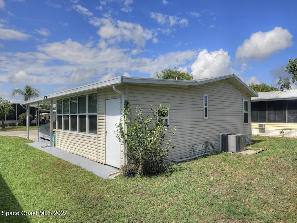 622 Wedelia Drive Sebastian, FL 32976 - Photo 4 of 29 a view of a house with a yard