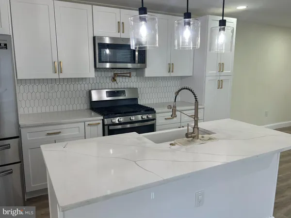 $3,100 | 200 Penn Street, Riverton, NJ 08077