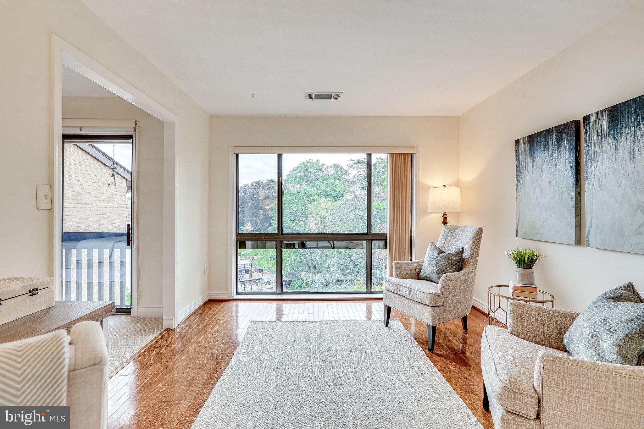 2024 Lakebreeze Way Reston, VA 20191 - Photo 44 of 95 a living room with furniture and a large window