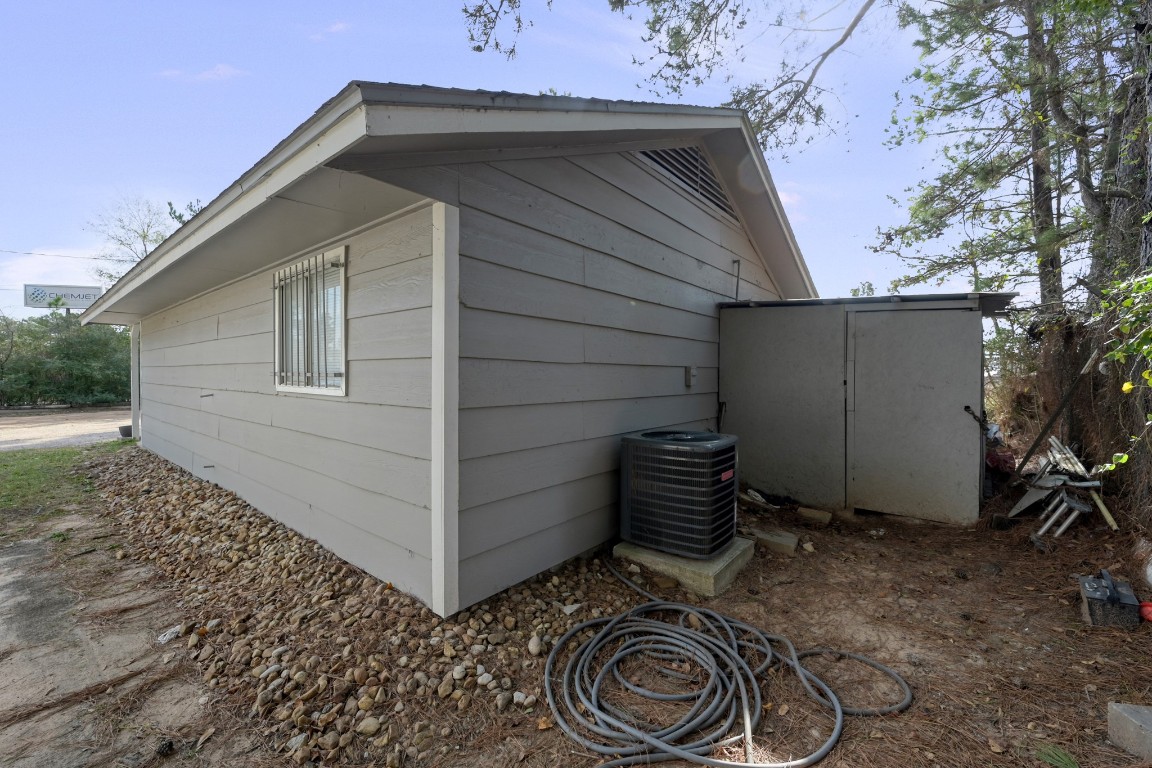 113 Cartwright Road Conroe, TX 77301 - Photo 7 of 15 a backyard of a house