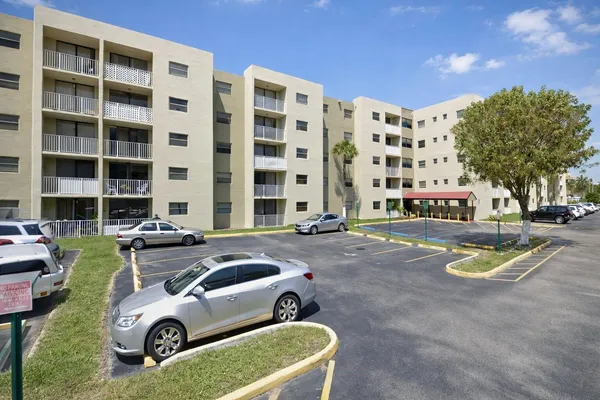 $260,000 | 8185 Northwest 7th Street, Unit 214, Miami, FL 33126