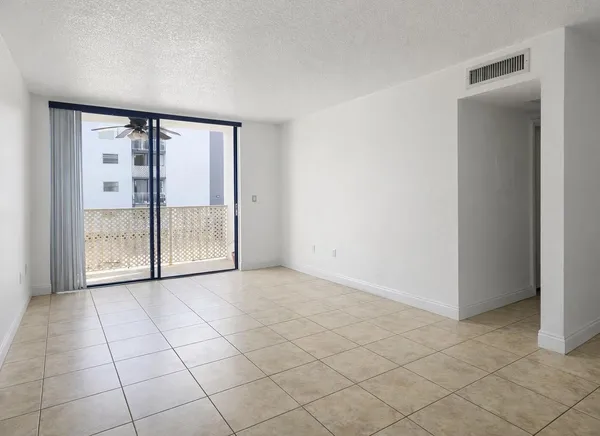 $260,000 | 8185 Northwest 7th Street, Unit 214, Miami, FL 33126