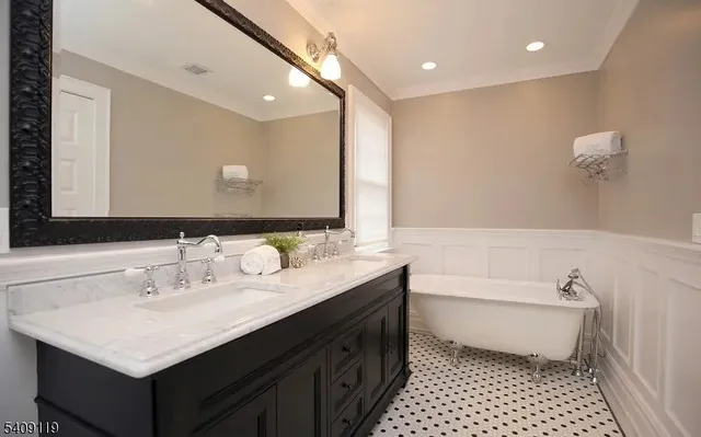 $2,495,000 | 15 Canterbury Lane, Short Hills, NJ 07078