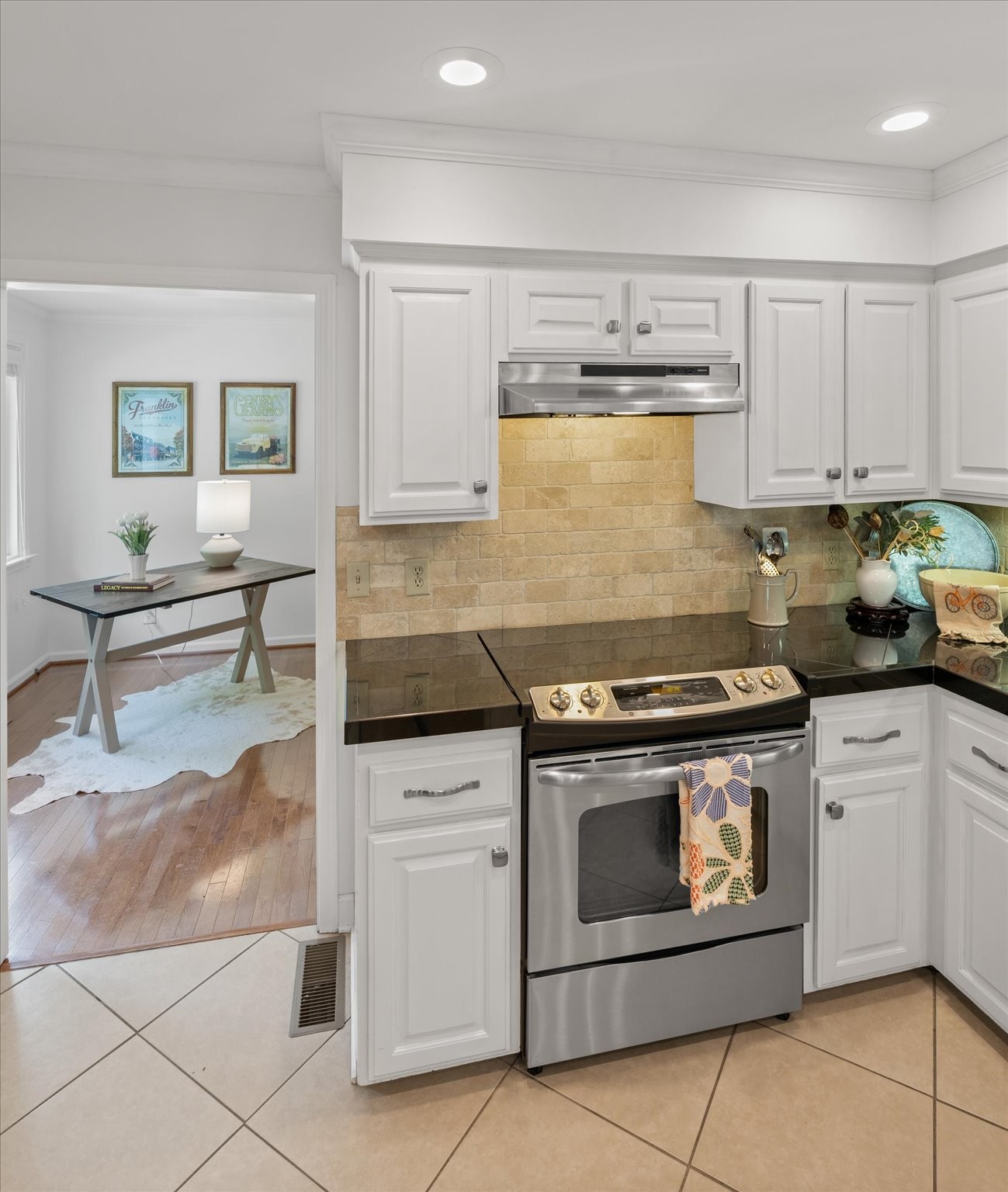 775 High Point Ridge Road Franklin, TN 37069 - Photo 24 of 41 a kitchen with cabinets and appliances