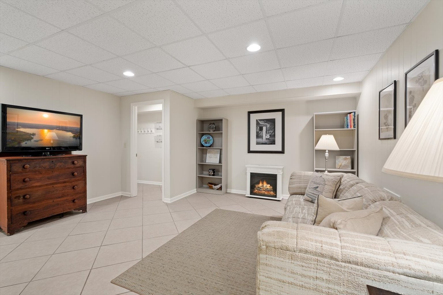 775 High Point Ridge Road Franklin, TN 37069 - Photo 27 of 41 a living room with furniture and a flat screen tv