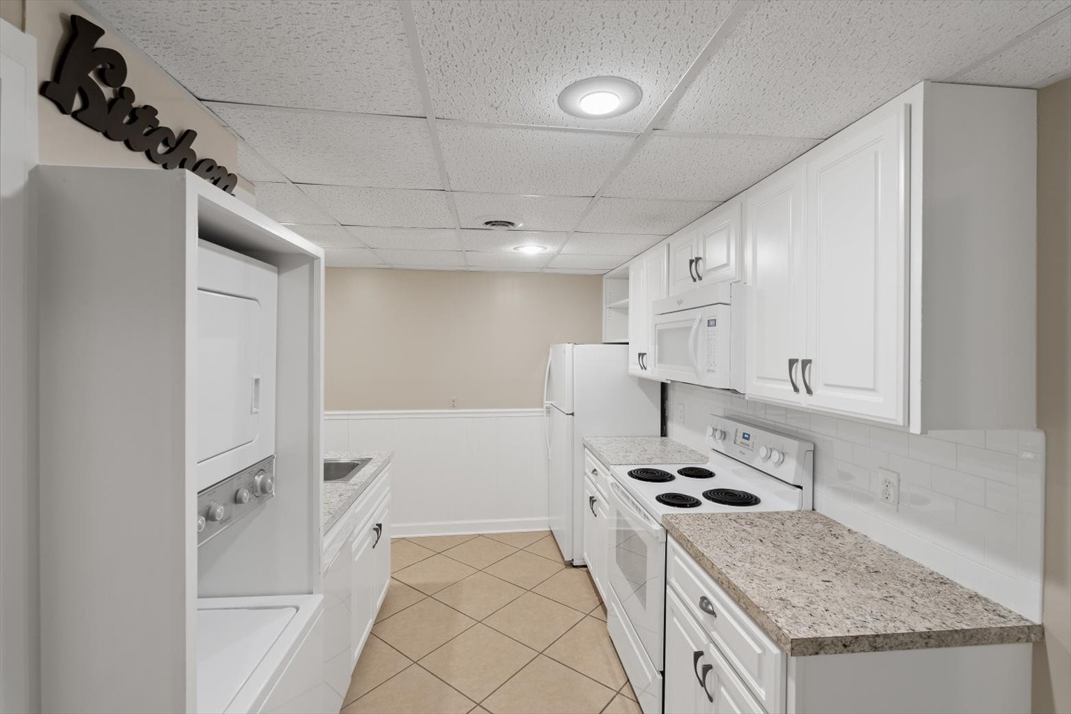 775 High Point Ridge Road Franklin, TN 37069 - Photo 30 of 41 a kitchen with stainless steel appliances granite countertop a refrigerator and a stove