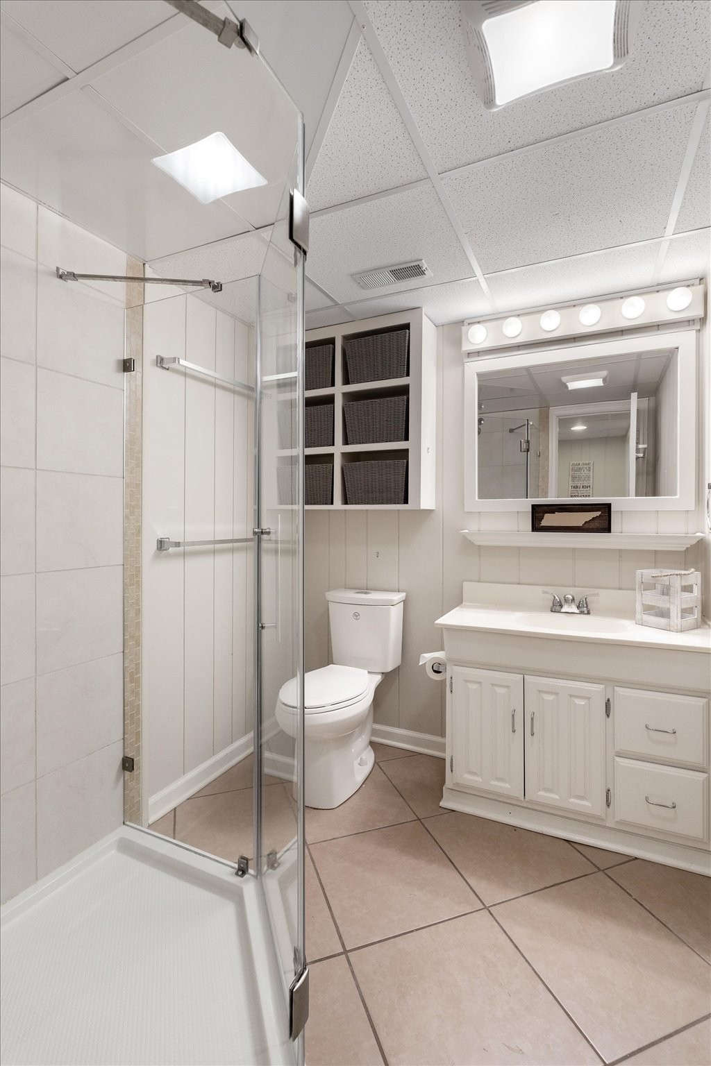 775 High Point Ridge Road Franklin, TN 37069 - Photo 31 of 41 a bathroom with a sink a toilet and shower