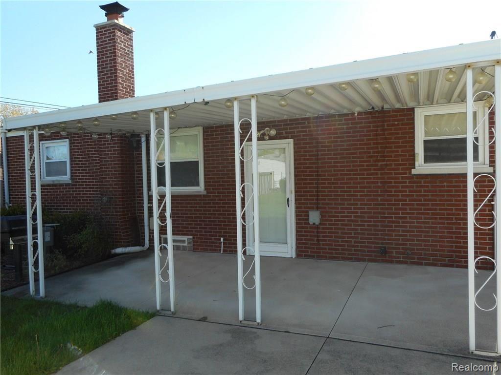 17544 Clark Street Riverview, MI 48193 - Photo 9 of 61 COVERED PATIO
