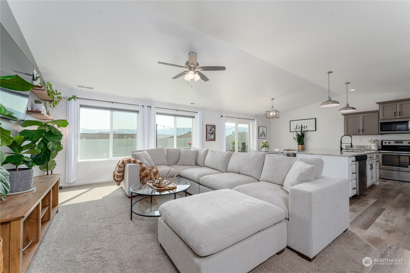 424 Spring View Place Chelan, WA 98816 - Photo 8 of 32 Gallery Image 8
