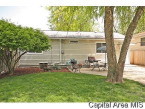 1747 Fairmont Drive Springfield, IL 62702 - Photo 3 of 12 Gallery Image 3