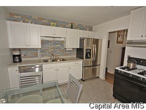 1747 Fairmont Drive Springfield, IL 62702 - Photo 6 of 12 Gallery Image 6