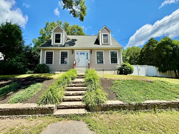 $599,900 | 13 North Martin Road, Amesbury, MA 01913