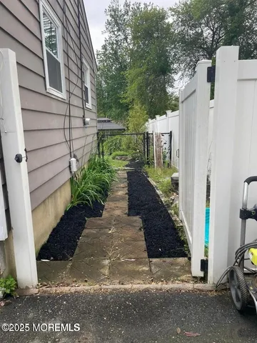 a view of a pathway with a house