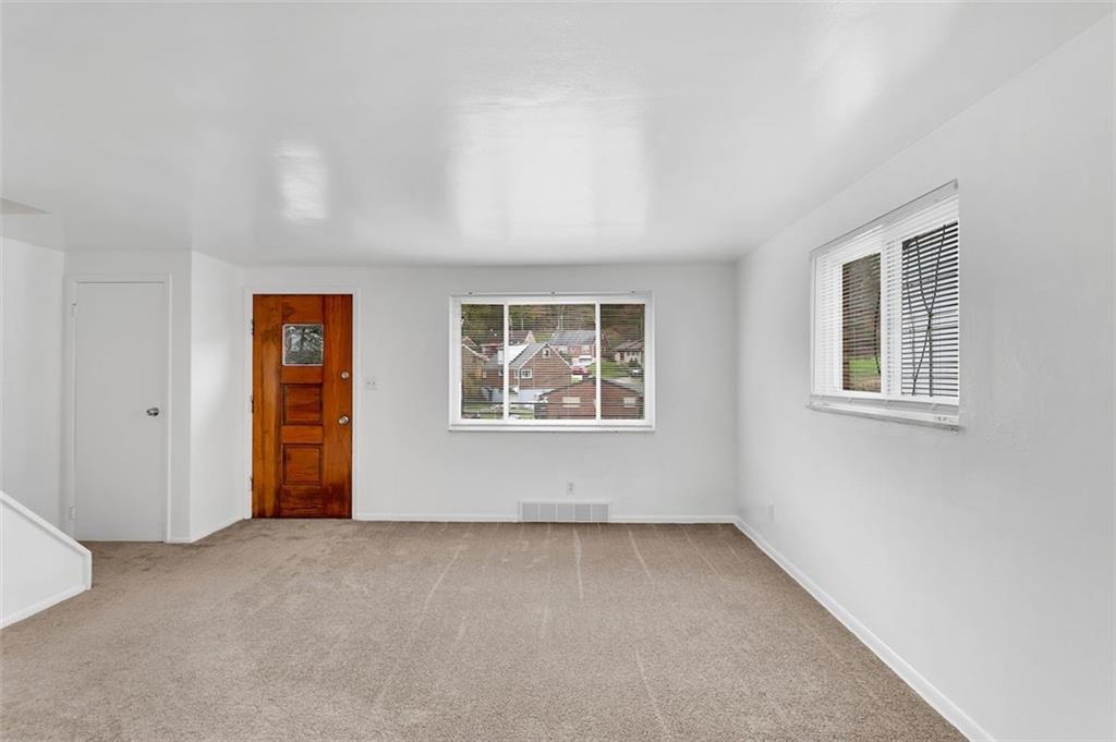 265-267 Universal Road Pittsburgh, PA 15235 - Photo 5 of 22 Gallery Image 5