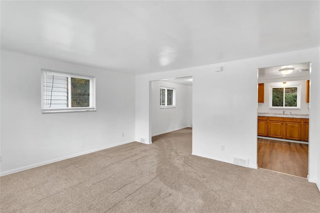 265-267 Universal Road Pittsburgh, PA 15235 - Photo 7 of 22 Gallery Image 7