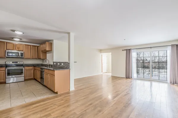 $2,600 | 120 West Oakbrook Drive, Ann Arbor, MI 48103