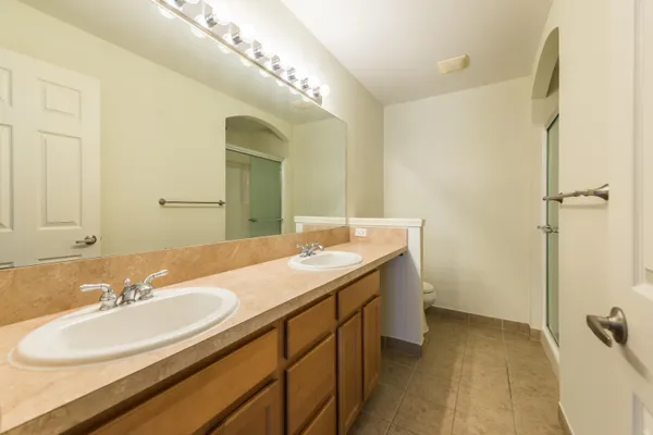 $2,600 | 120 West Oakbrook Drive, Ann Arbor, MI 48103