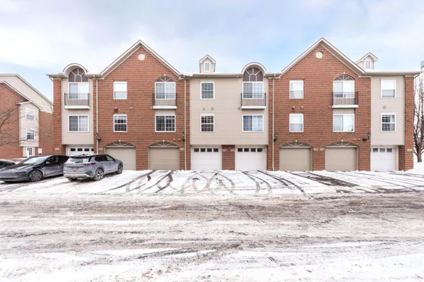 $2,600 | 120 West Oakbrook Drive, Ann Arbor, MI 48103