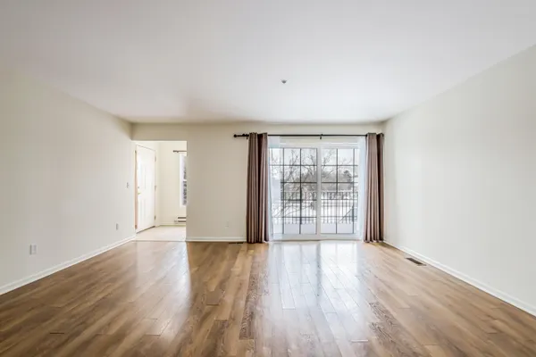 $2,600 | 120 West Oakbrook Drive, Ann Arbor, MI 48103