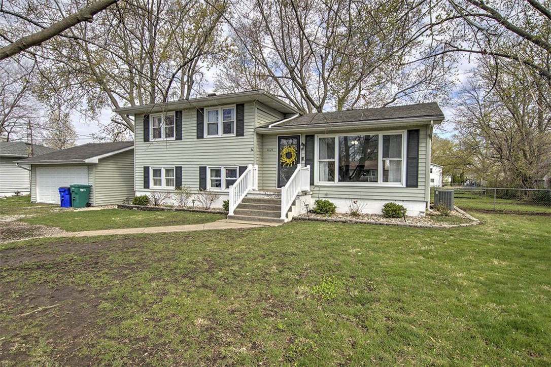 4624 East Beacon Drive Decatur, IL 62521 - Photo 2 of 27