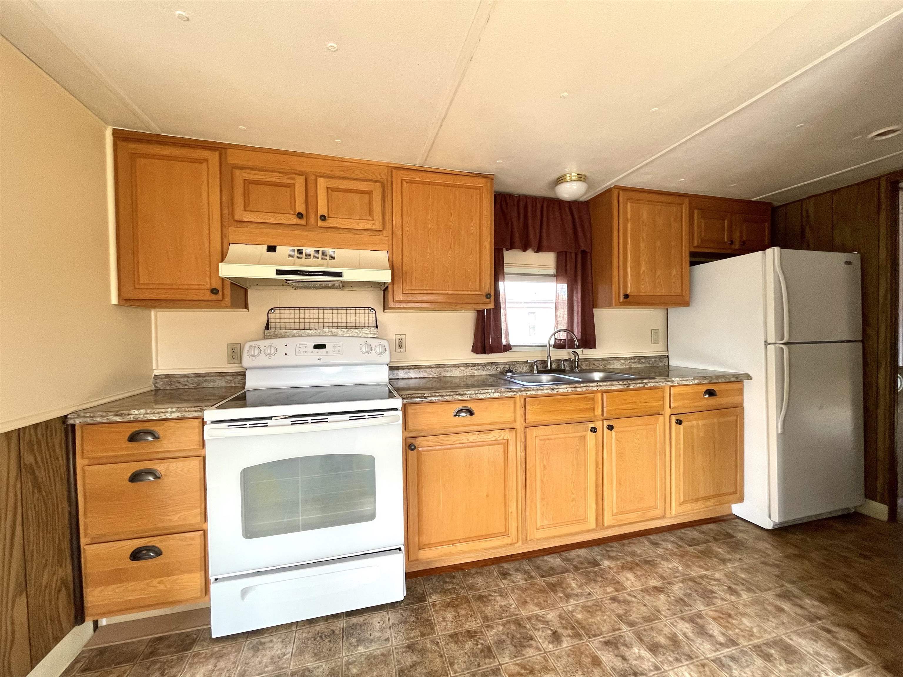 3251 E Road, Unit 102 Clifton, CO 81520 - Photo 5 of 14 a kitchen with granite countertop a refrigerator stove and sink